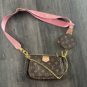 Beautiful bag looks brand new.